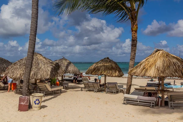 Punta Cana República Dominicana Diciembre 2018 Sombra Paja Playa Bavaro — Foto de Stock