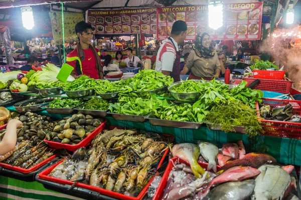 Kota Kinabalu Malasia Febrero 2018 Restaurante Comida Mar Mercado Nocturno —  Fotos de Stock