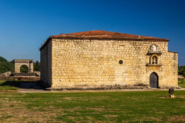 Edificio Nel Parco Della Fortezza Fortaleza Ozama Santo Domingo Capitale — Foto Stock