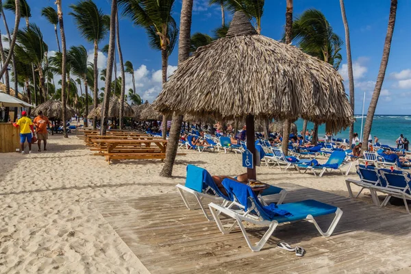 Punta Cana República Dominicana Diciembre 2018 Sombrillas Paja Playa Bavaro — Foto de Stock