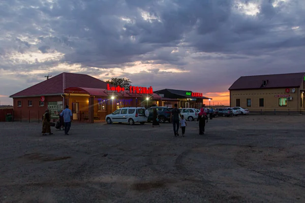 Kalmykia Rusia Junio 2018 Zona Descanso Una Carretera Través Estepa —  Fotos de Stock