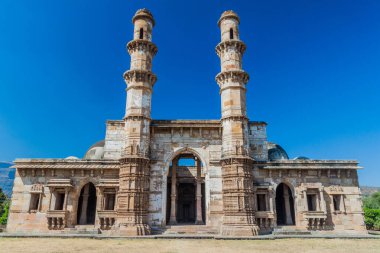 Hindistan 'ın Gujarat eyaletindeki tarihi Champaner şehrindeki Kevda Mescidi camii.