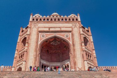FATEHPUR SIKRI, INDIA - 17 Şubat 2017: Fatehpur Sikri antik kenti Buland Darwaza (Zafer Kapısı), Uttar Pradesh, Hindistan