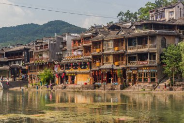 FENGHUANG, ÇİN - 14 AĞUSTOS 2018: Fenghuang Antik Kenti, Hunan Bölgesi, Çin