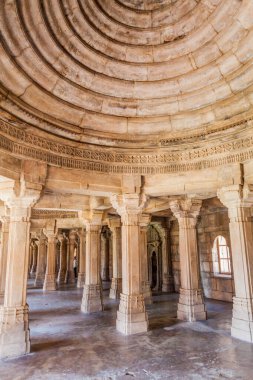 Champaner, Hindistan - 8 Şubat 2017: Champaner tarihi şehri, Gujarat Eyaleti, Hindistan 'daki Saher Ki Mescidi camisi