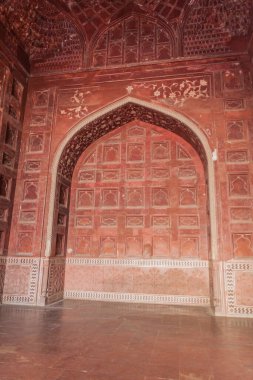 Hindistan 'ın Agra kentindeki Taj Mahal kompleksindeki Mihman Khana binasının detayları.