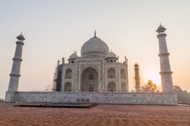 Agra, Hindistan 'daki Taj Mahal' in sabah manzarası