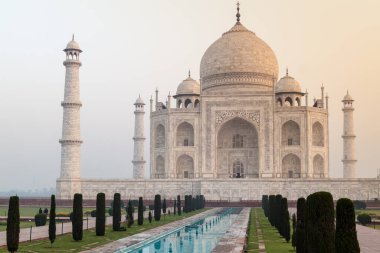 Agra, Hindistan 'daki Taj Mahal' in sabah manzarası