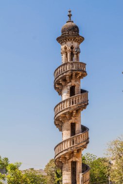 Junagad, Gujarat Eyaleti, Hindistan 'daki Bahar-ud-din Bhar mezarının minaresi.