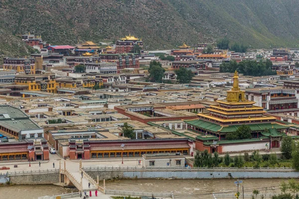 Vista Aérea Cidade Xiahe Com Mosteiro Labrang Província Gansu China — Fotografia de Stock