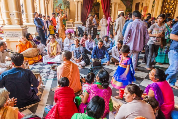 Вриндаван Индия Февраля 2017 Года Люди Поют Харе Кришна Храме — стоковое фото