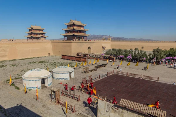 JIAYUGUAN, ÇİN - 22 Ağustos 2018: Yurtlu Jiayuguan Kalesi Avlusu, Gansu Eyaleti, Çin