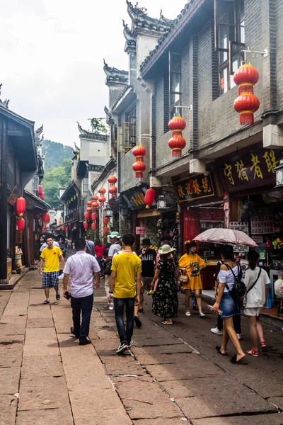 Fenghuang Čína Srpna 2018 Pěší Ulice Starověkém Městě Fenghuang Provincie — Stock fotografie