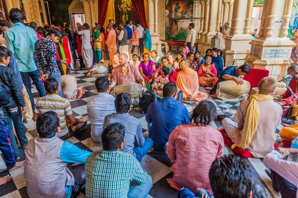 Вриндаван Индия Февраля 2017 Года Люди Поют Харе Кришна Храме — стоковое фото