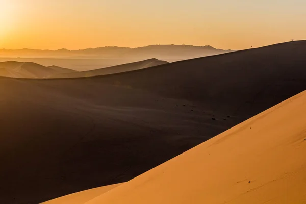 中国甘粛省敦煌近くの歌砂砂丘で日の出 — ストック写真