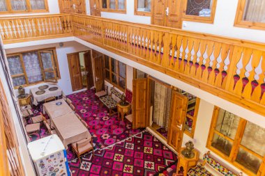 SAMARKAND, UZBEKISTAN: 28 Nisan 2018: Semerkand, Özbekistan 'da B & B Emir' inin avlusu