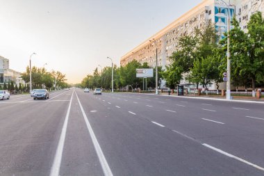 TASHKENT, UZBEKISTAN - 4 Mayıs 2018: Taşkent, Özbekistan 'daki Aybek Caddesi manzarası