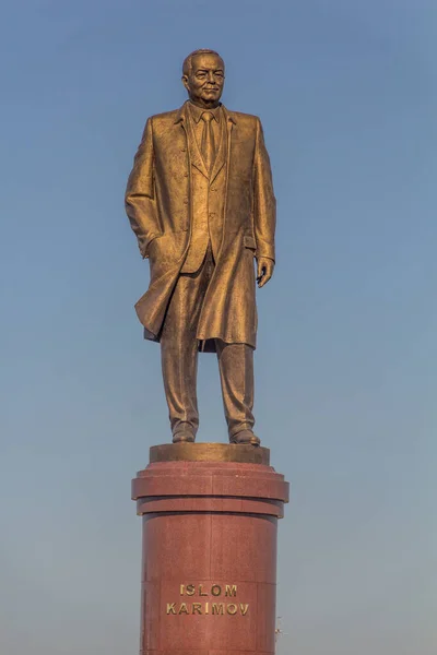 Samarkand Uzbekistán Abril 2018 Estatua Islom Karimov Líder Uzbekistán Samarcanda — Foto de Stock