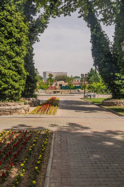 :Taşkent, Özbekistan 'ın merkezine park et.