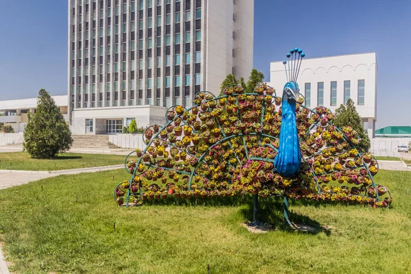 Samarkand Uzbekistan Kwietnia 2018 Rzeźba Pawia Samarkandzie Uzbekistan — Zdjęcie stockowe