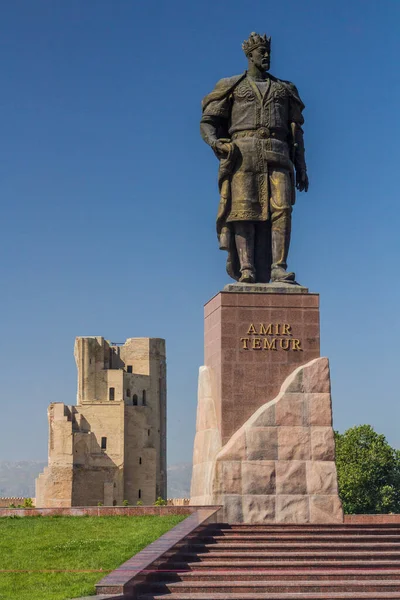 Shahrisabz Uzbekistan April 2018 Статуя Amir Temur Tamerlane Shahrisabz Uzbekistan — стокове фото