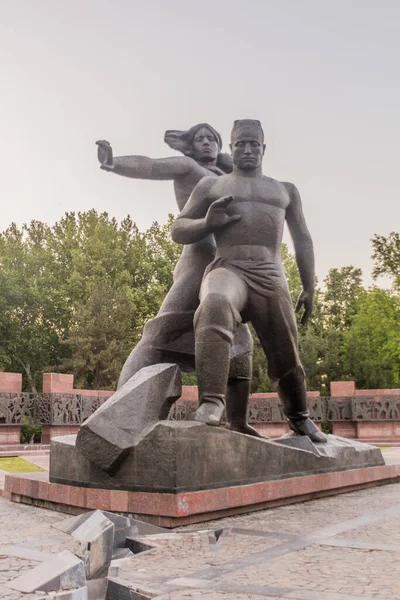ウズベキスタン タシュケント 2018年5月3日 ウズベキスタン タシュケント地震記念碑 — ストック写真