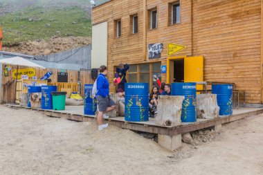 ALMATY, KAZAKHSTAN - 29 Temmuz 2018: 3200. Almaty yakınlarındaki Talgar geçidinde PGR barı..