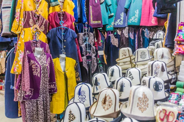 Bishkek Kyrgyzstan July 2017 Traditional Clothes Sale Osh Bazaar Bishkek — Stock Photo, Image