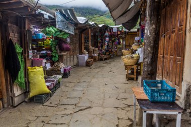 MASULEH, İRAN - 7 Nisan 2018: Gilan, İran 'daki geleneksel Masuleh köyünde