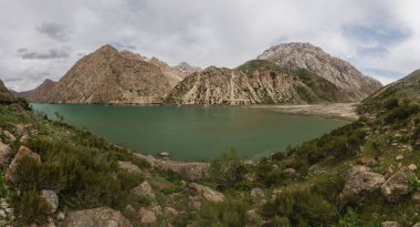 Marguzor 'daki Hazor Chasma Gölü (Haft Kul) Fann dağları, Tacikistan