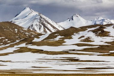 Pamir dağları ve Tacikistan karla kaplandı
