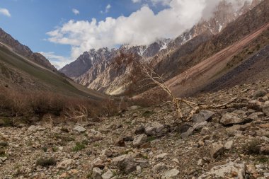 Tacikistan 'ın Pamir dağlarındaki Jizev (Jizeu, Geisev veya Jisev) vadisi