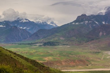 Tacikistan 'da Kulob yakınlarındaki dağlar