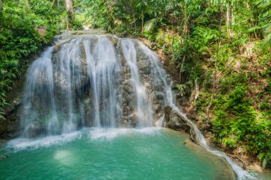 Siquijor Adası, Filipinler 'deki Lugnason Şelalesi