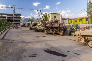 TEHRAN, İRAN - 14 Nisan 2018: Tahran, Ira 'daki İslam Devrimi ve Kutsal Savunma Müzesi' nde askeri araçlar