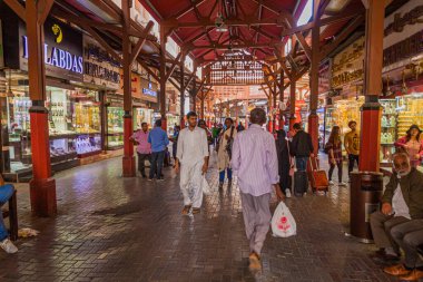 DUBAI, BAE - 19 Ocak 2018: Dubai, BAE 'deki Deira Gold Souq manzarası