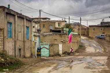 İran 'ın kuzeydoğusundaki küçük bir köy.
