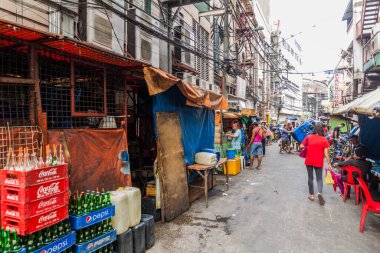 MANILA, PHILIPPINES - 27 HAZİRAN 2018: Manila 'daki Quiapo pazarının manzarası
