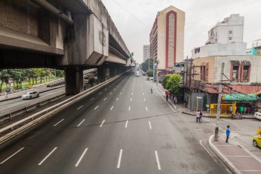 MANILA, PHILIPPINES - 27 HAZİRAN 2018: Makati 'deki Osmena karayolu manzarası.