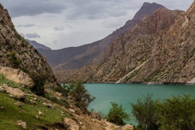 Marguzor 'daki Hazor Chasma Gölü (Haft Kul) Fann dağları, Tacikistan