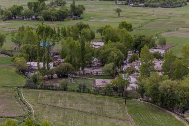 Tacikistan 'ın Wakhan vadisinde Vrang köyünün hava manzarası