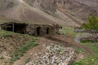 Pamirs dağlarındaki Jizev (Jisev veya Jizeu) köyü, Tacikistan