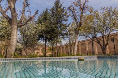İran 'ın Erdabil kentindeki Şeyh Safi el-Din Ardabili Tapınağı' nın avlusu