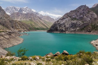 Fann dağlarındaki Haft Kul 'da Marguzor Gölü, Tacikistan