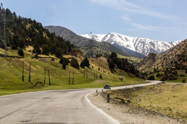 Tacikistan 'da Türkistan' da M34 karayolu