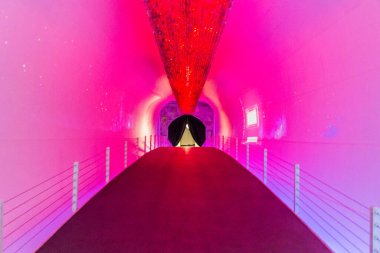 TEHRAN, İRAN - 16 Nisan 2018: Tahran 'daki İslam Devrimi ve Kutsal Savunma Müzesi' nde sergiler