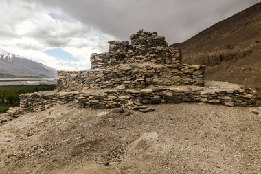 Wakhan Vadisi, Tacikistan 'daki Vrang köyünde Budist stupası.