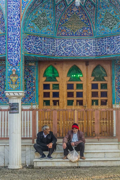 Lahijan Iran April 2018 Local Men Sit Front Chahar Padshahan — 图库照片