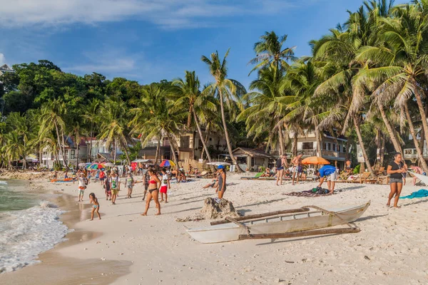 Boracay Philippines Φεβρουαριου 2018 Άνθρωποι Στη Λευκή Παραλία Στο Νησί — Φωτογραφία Αρχείου