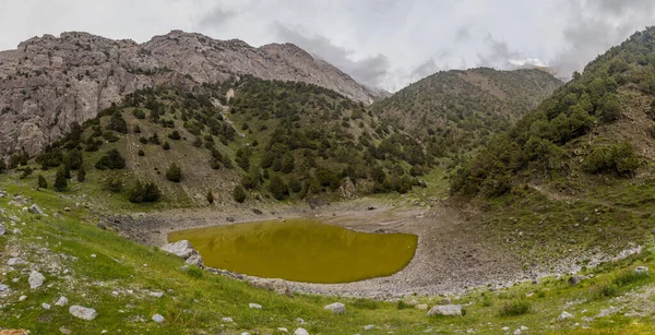Pequeño Lago Las Montañas Fann Tayikistán — Foto de Stock